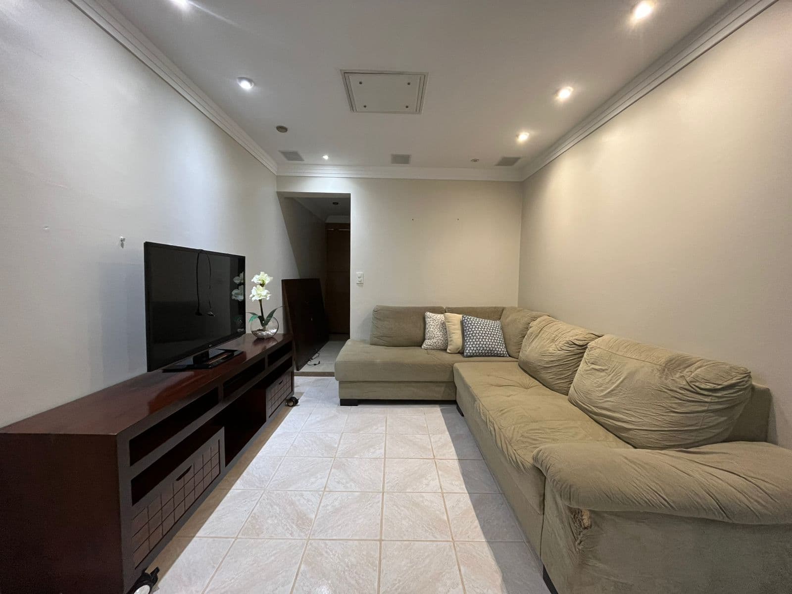 APARTAMENTO MOBILIADO 3 QUARTOS SENDO 1 SUITE NO RES PORTO FINO NO SETOR OESTE