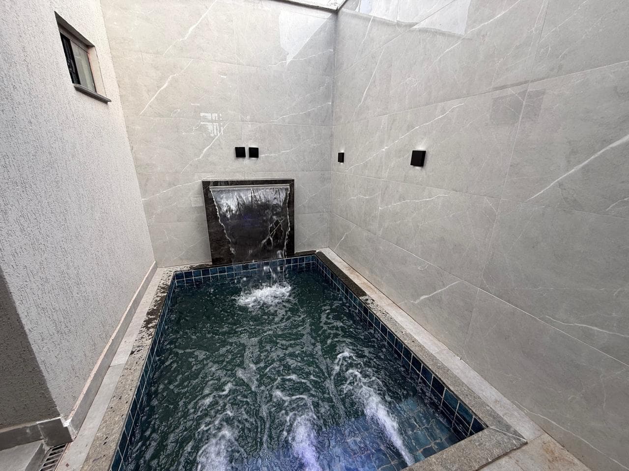 CASA 3 SUITES COM PISCINA JARDIM ELI FORTE