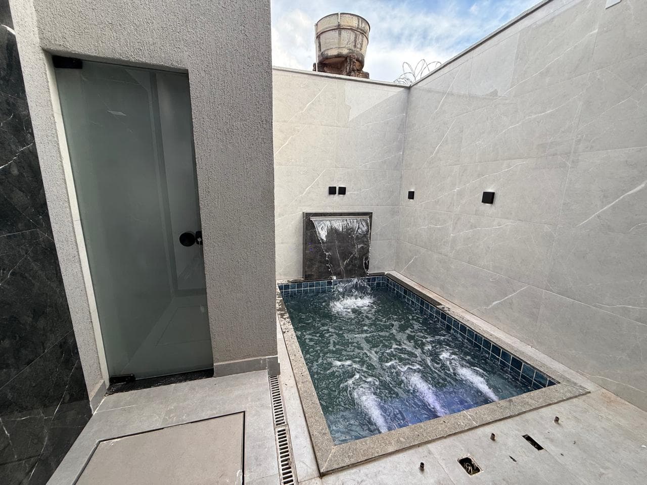 CASA 3 SUITES COM PISCINA JARDIM ELI FORTE