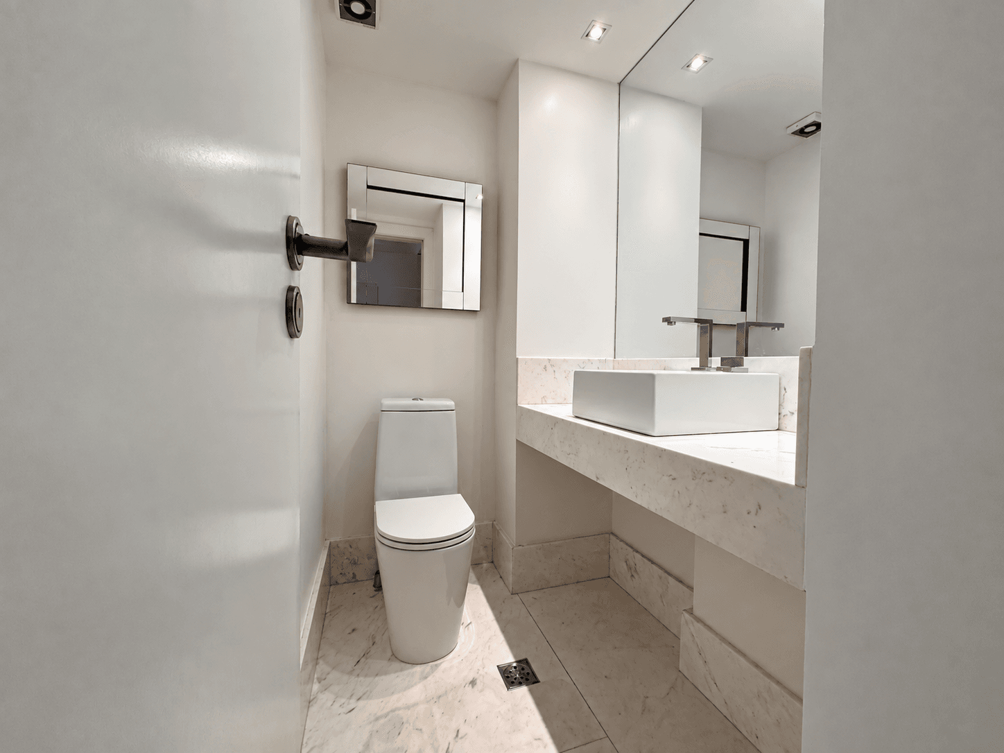 APARTAMENTO 3 SUITES EM FRENTE AO VACA BRAVA RESIDENCIAL RESERVA DO LAGO