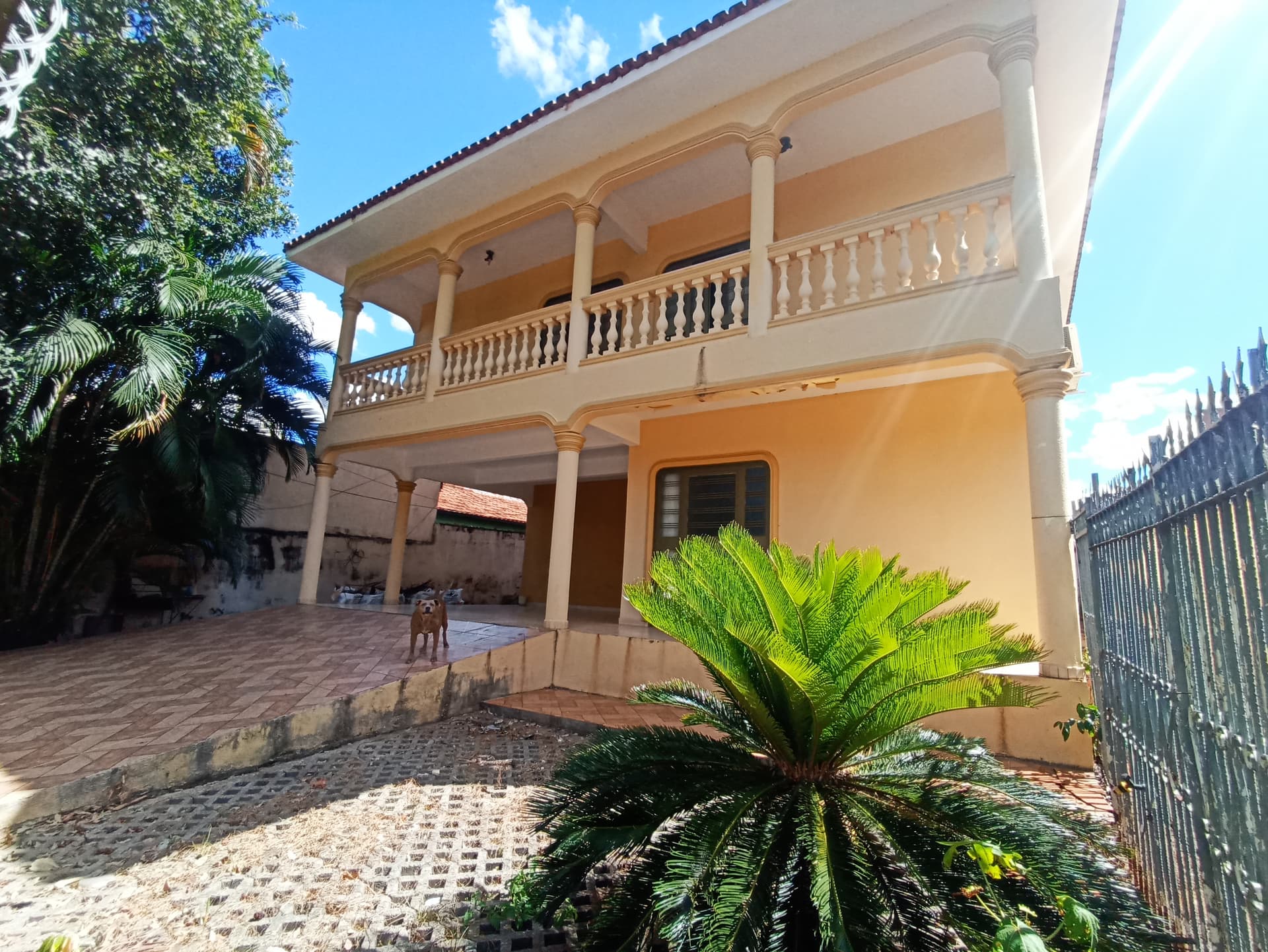 Sobrado amplo com excelente potencial no setor sudoeste