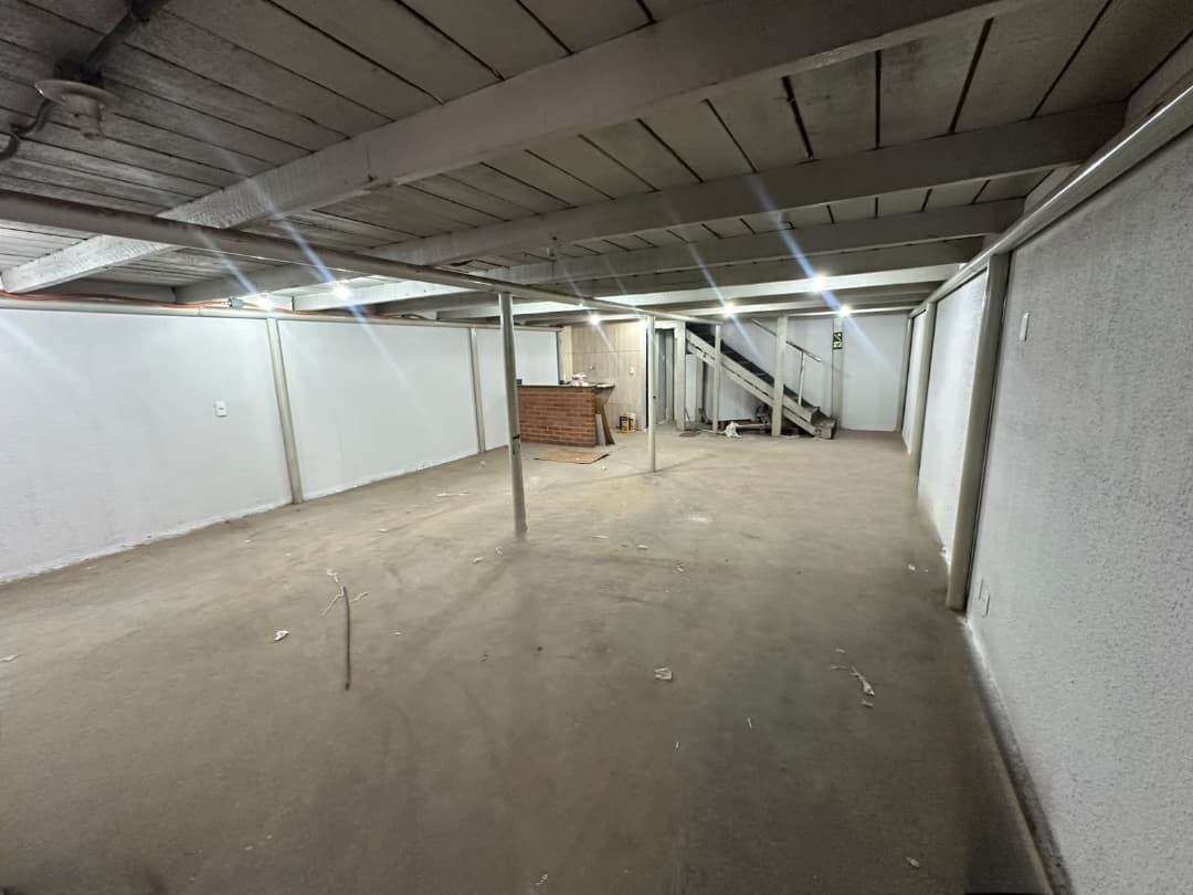 LOJA COMERCIAL DE 475m² NA AVENIDA DOM EMANUEL - SETOR RODOVIARIO