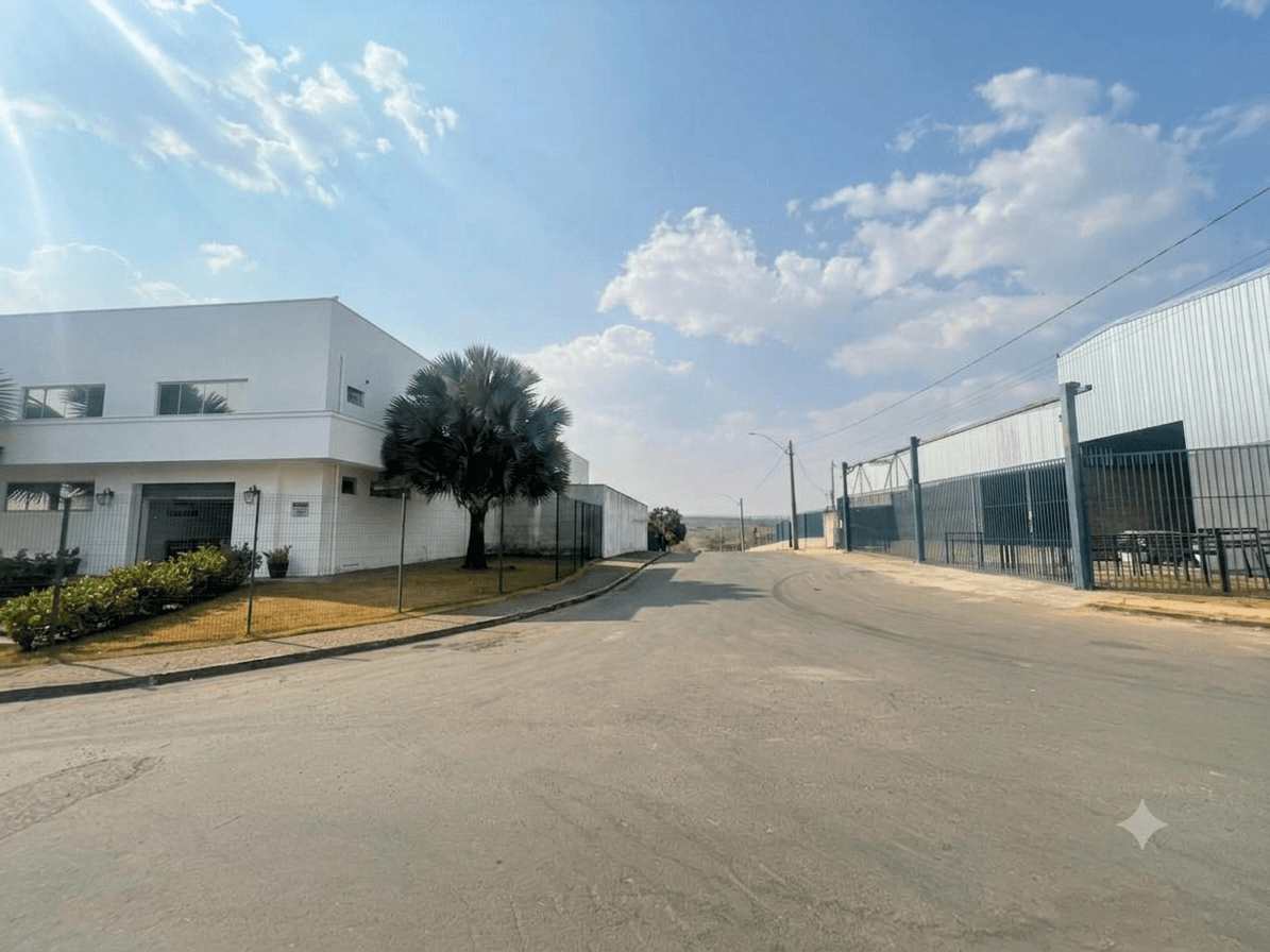 IMOVEL COMERCIAL 2.700,00m² - SENADOR CANEDO