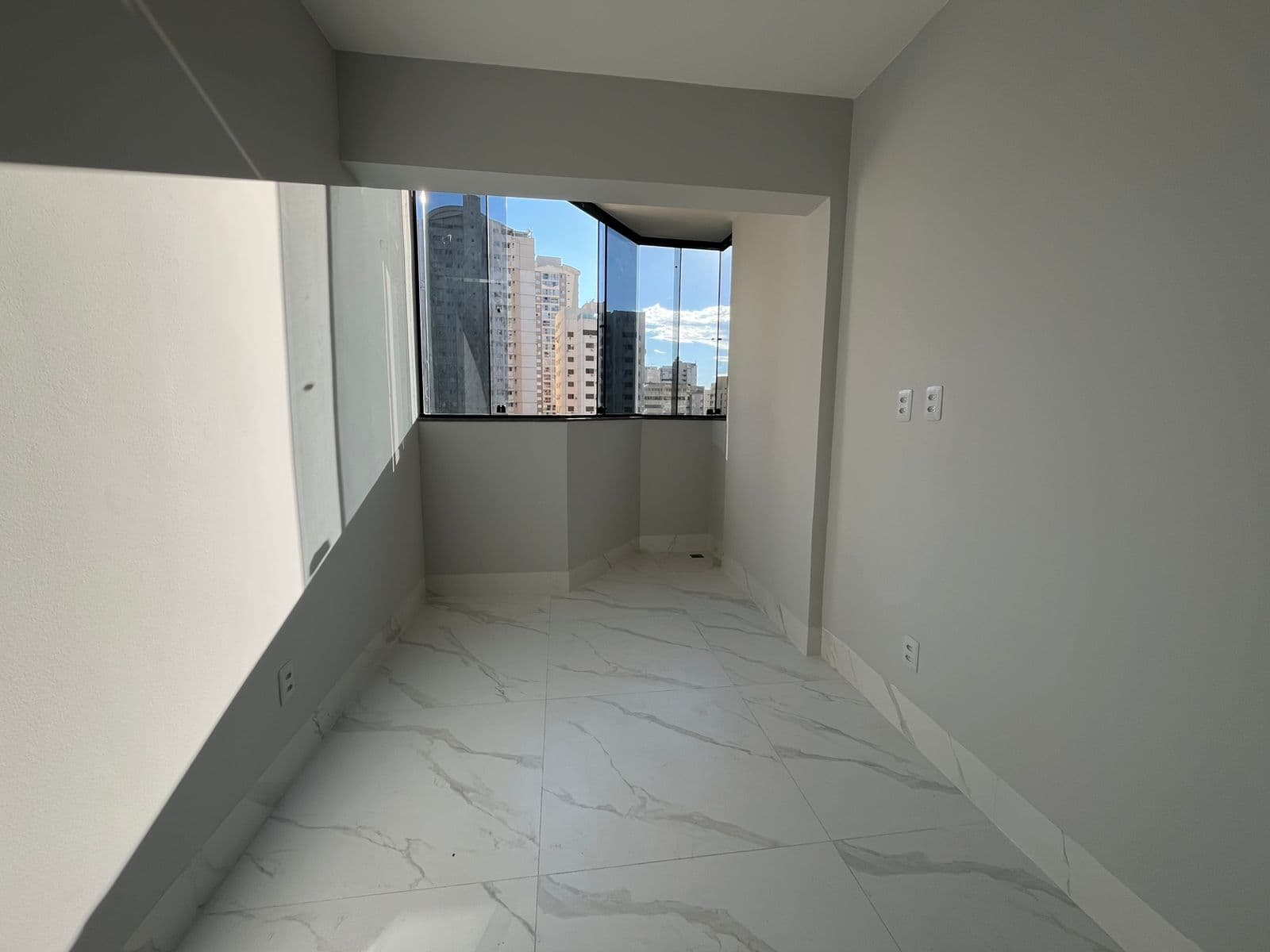 APARTAMENTO 3 QUARTOS SENDO 1 SUITE NO SETOR BUENO