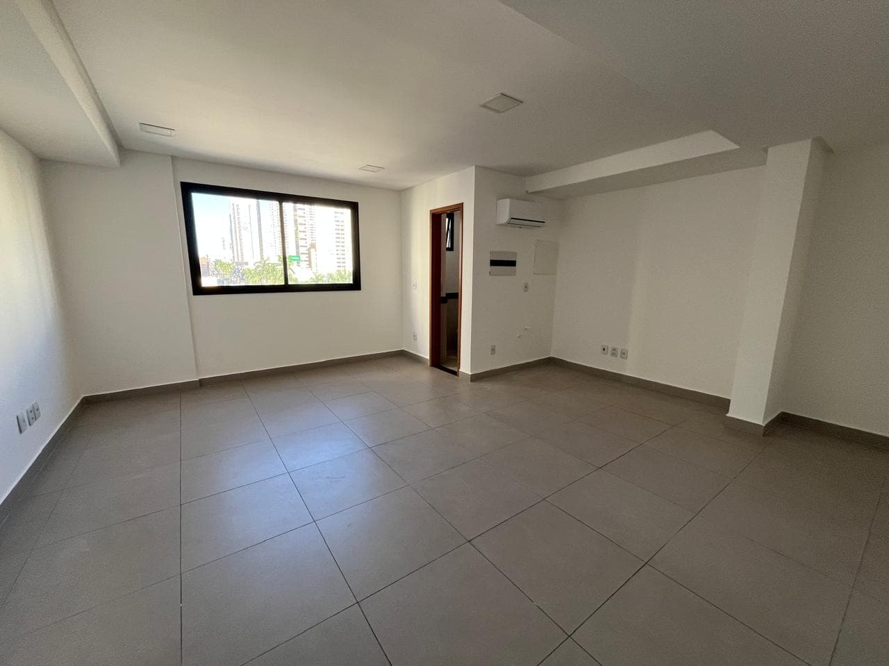 SALA COMERCIAL AV T 63 SETOR BUENO - MAP CENTER
