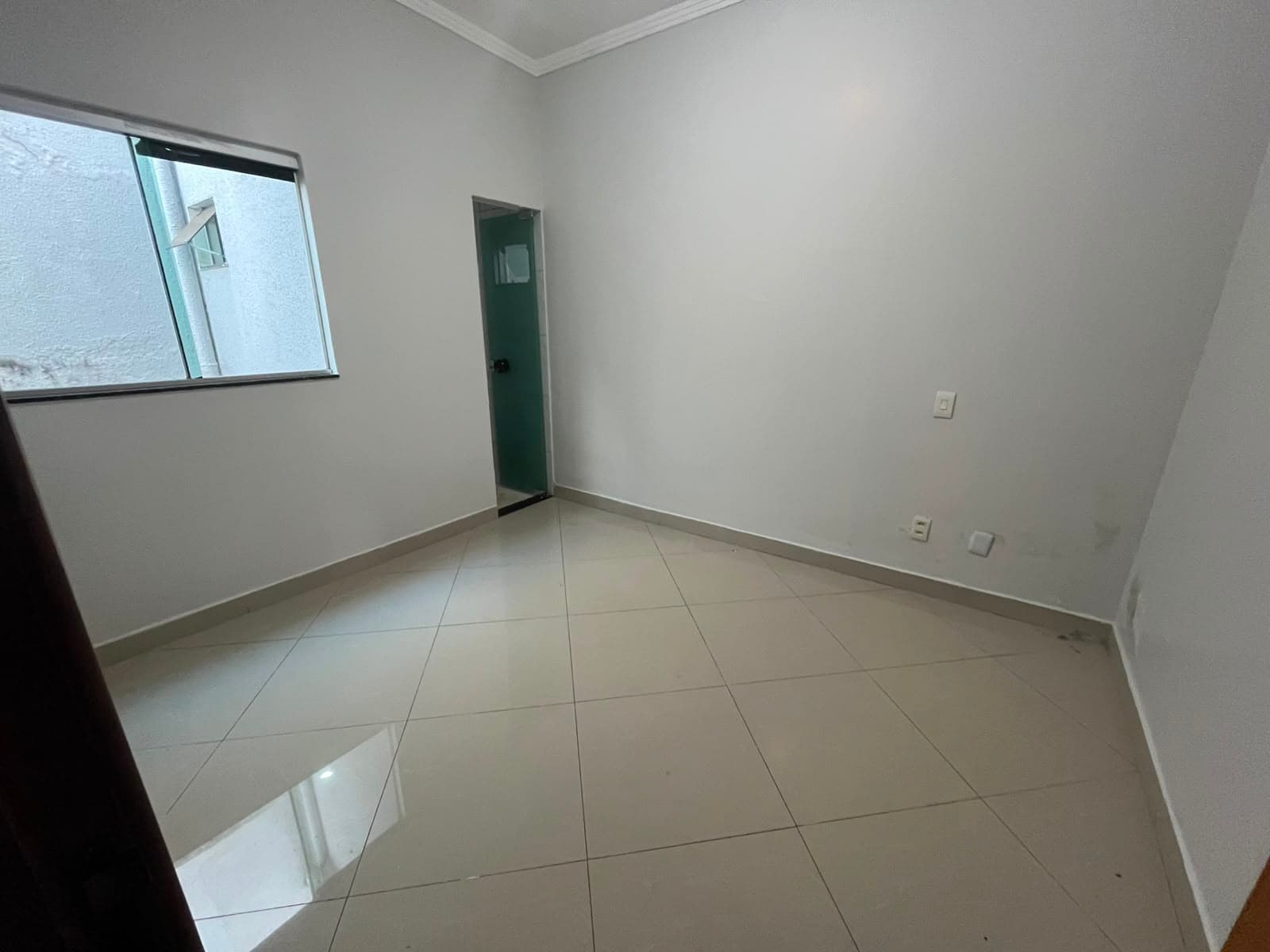 CASA 2 QUARTOS SENDO 1 SUITE JARDIM PETROPOLIS